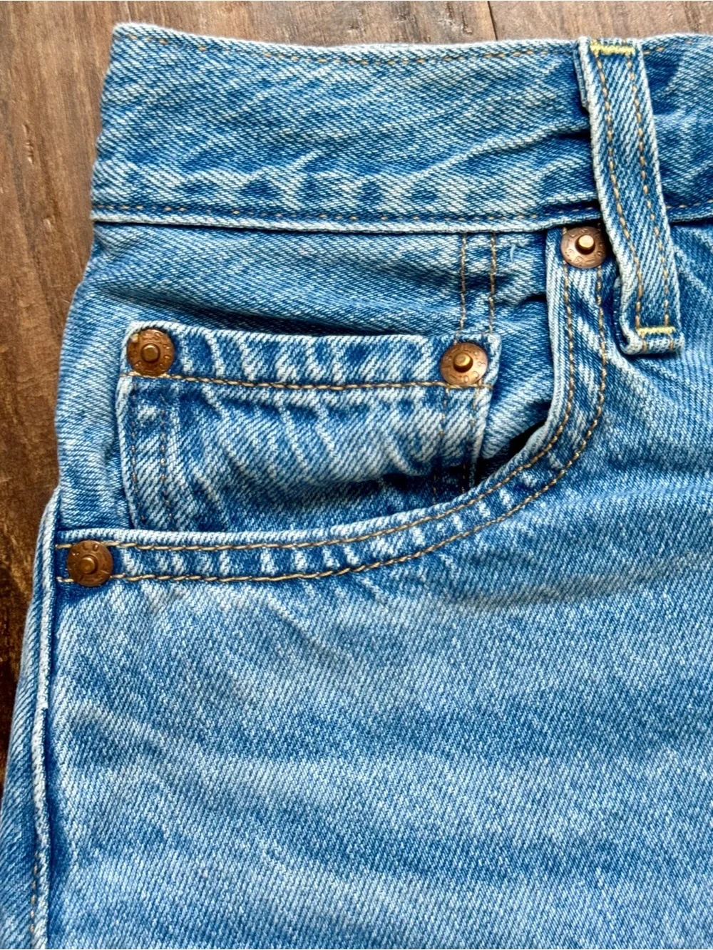 Levi’s Rib Cage Denim light blue Mini Skirt, Size 27